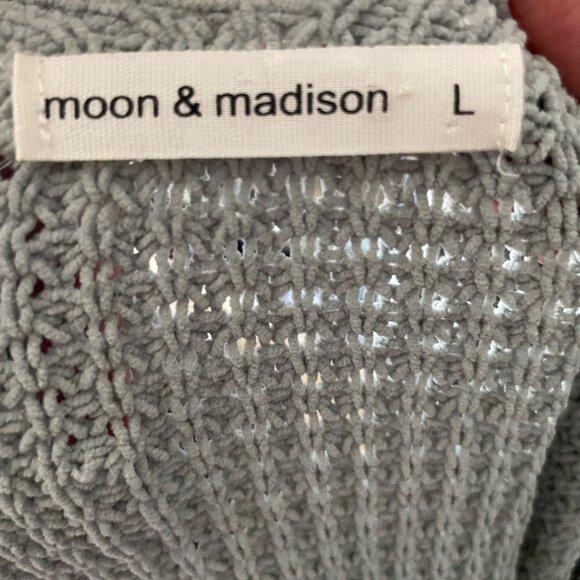 Moon & Madison Light Sage Green V-Neck Button-Up Knit Sweater Womens Size L - Picture 5 of 6